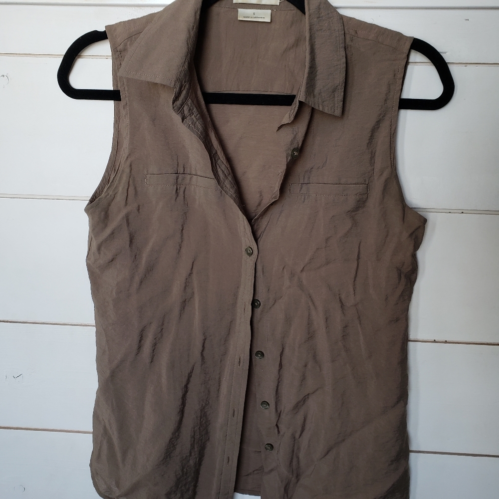 Van Heusen Studio sleeveless lightweight army green button up shirt womens sz S